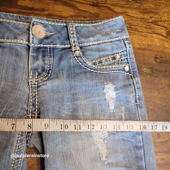 Almost Famous Cut Off Bermuda Shorts Size 5 Low Rise Button Flap Embellished - Picture 6 of 11